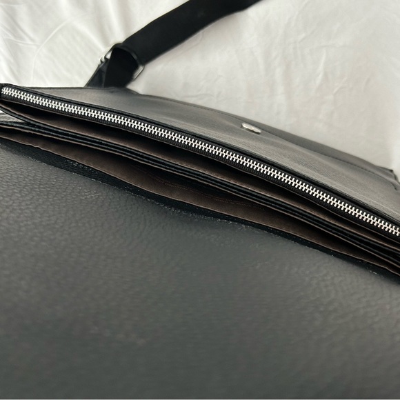 Matt & Nat Black Backpack / Briefcase / Laptop Bag - Picture 3 of 4